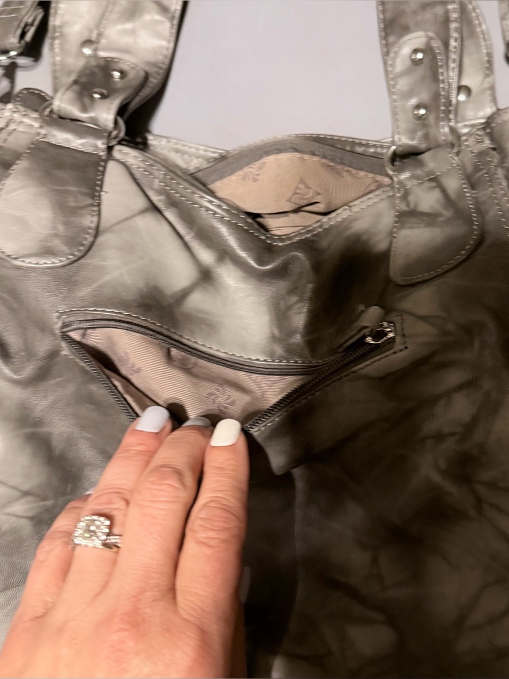 Angel Kiss Faux Leather Metallic Silver Shoulder Bag - Picture 8 of 13